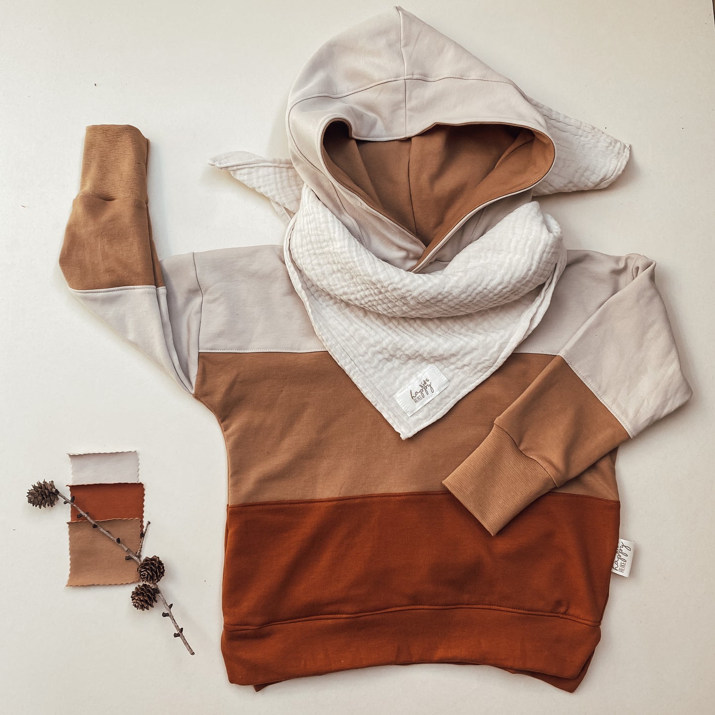 Kapuzen Sweater tricolore #MM