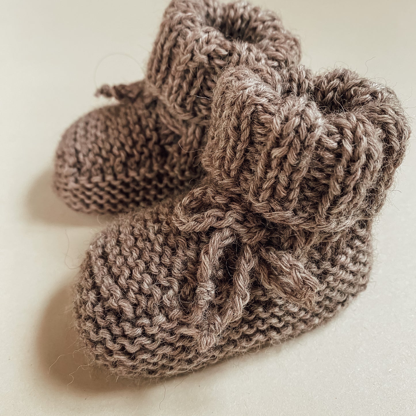 Babyschuhe aus Merino Schurwolle handgestrickt