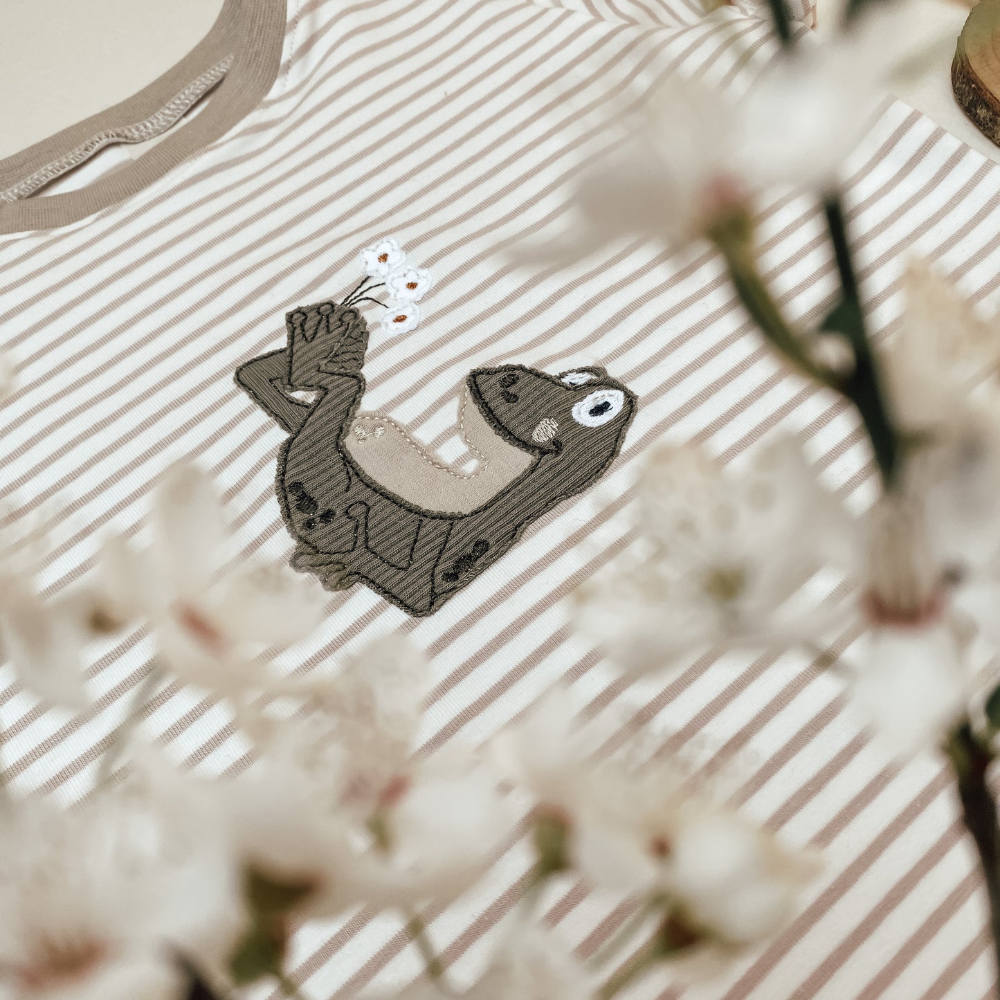 Basic T-Shirt(BIO) gestreift mit Stickerei "Freddy Frosch" #LY1