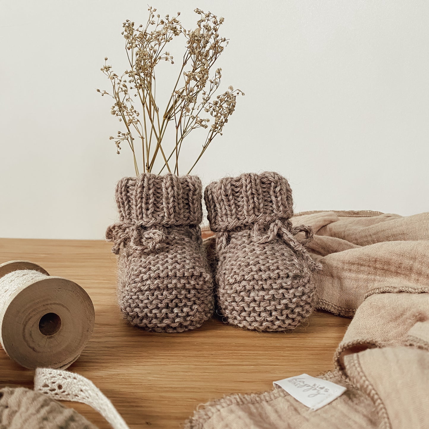 Babyschuhe aus Merino Schurwolle handgestrickt