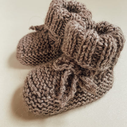 Babyschuhe aus Merino Schurwolle handgestrickt