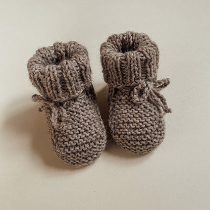 Babyschuhe aus Merino Schurwolle handgestrickt